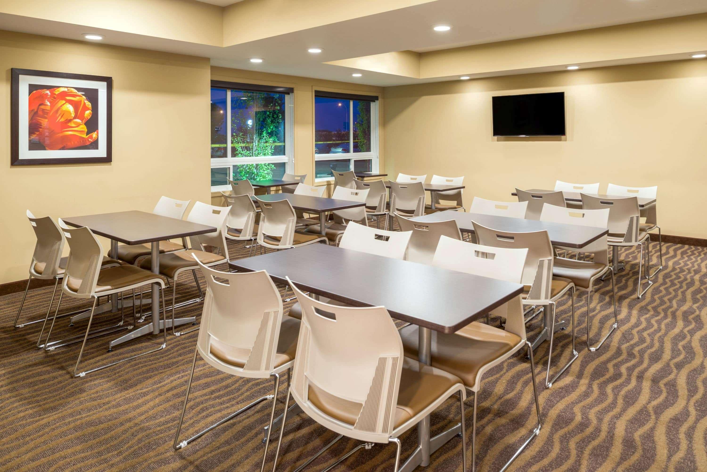 Microtel Inn & Suites By Wyndham Red Deer Εξωτερικό φωτογραφία