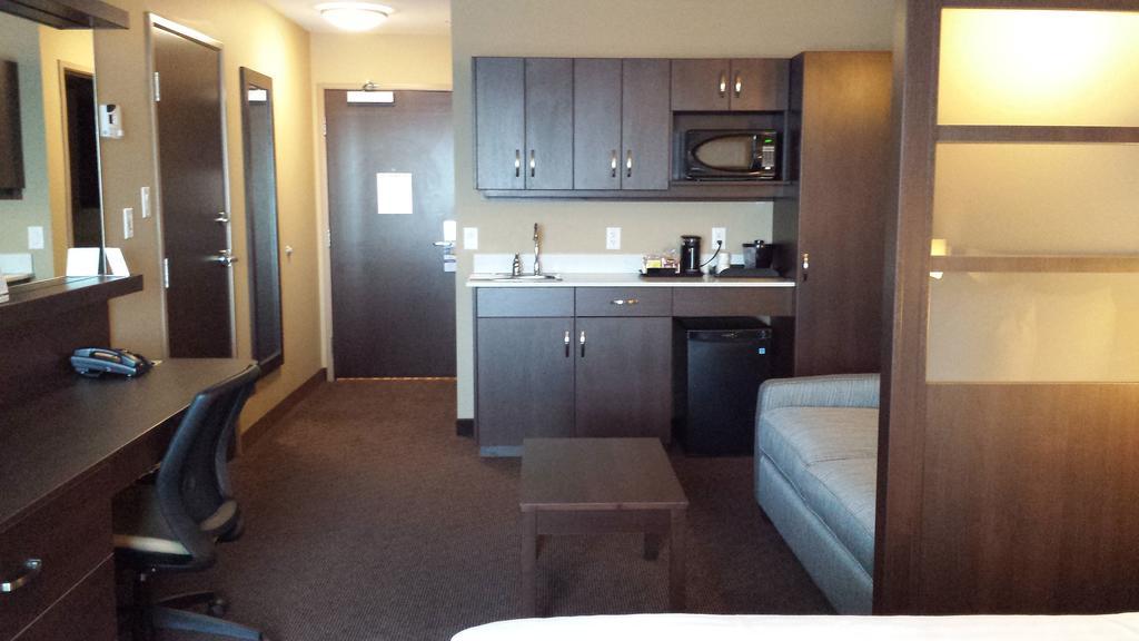 Microtel Inn & Suites By Wyndham Red Deer Δωμάτιο φωτογραφία